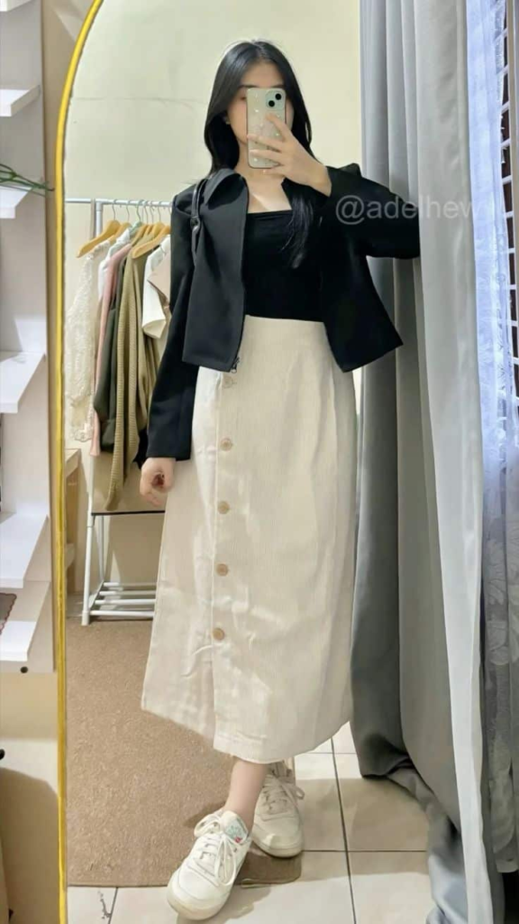 Chic Monochrome with a Twist