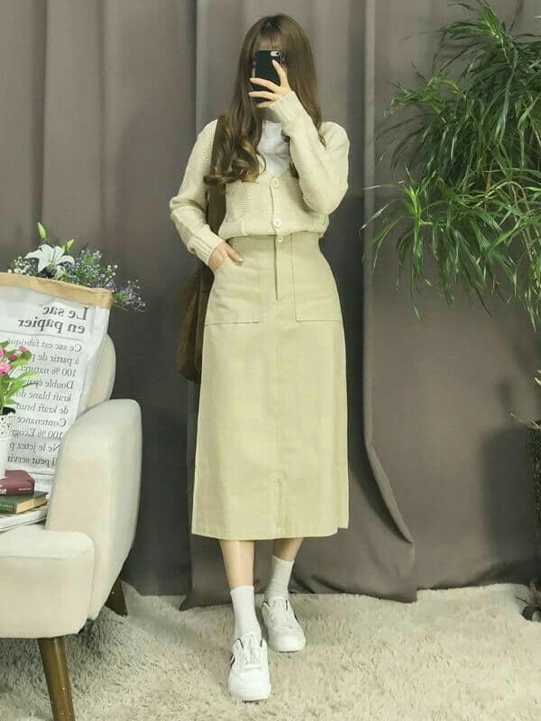 Chic Monochrome Midi Skirt Ensemble